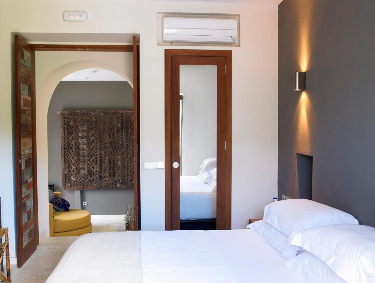 The Giri Residence Sant Joan De Labritja Bagian luar foto